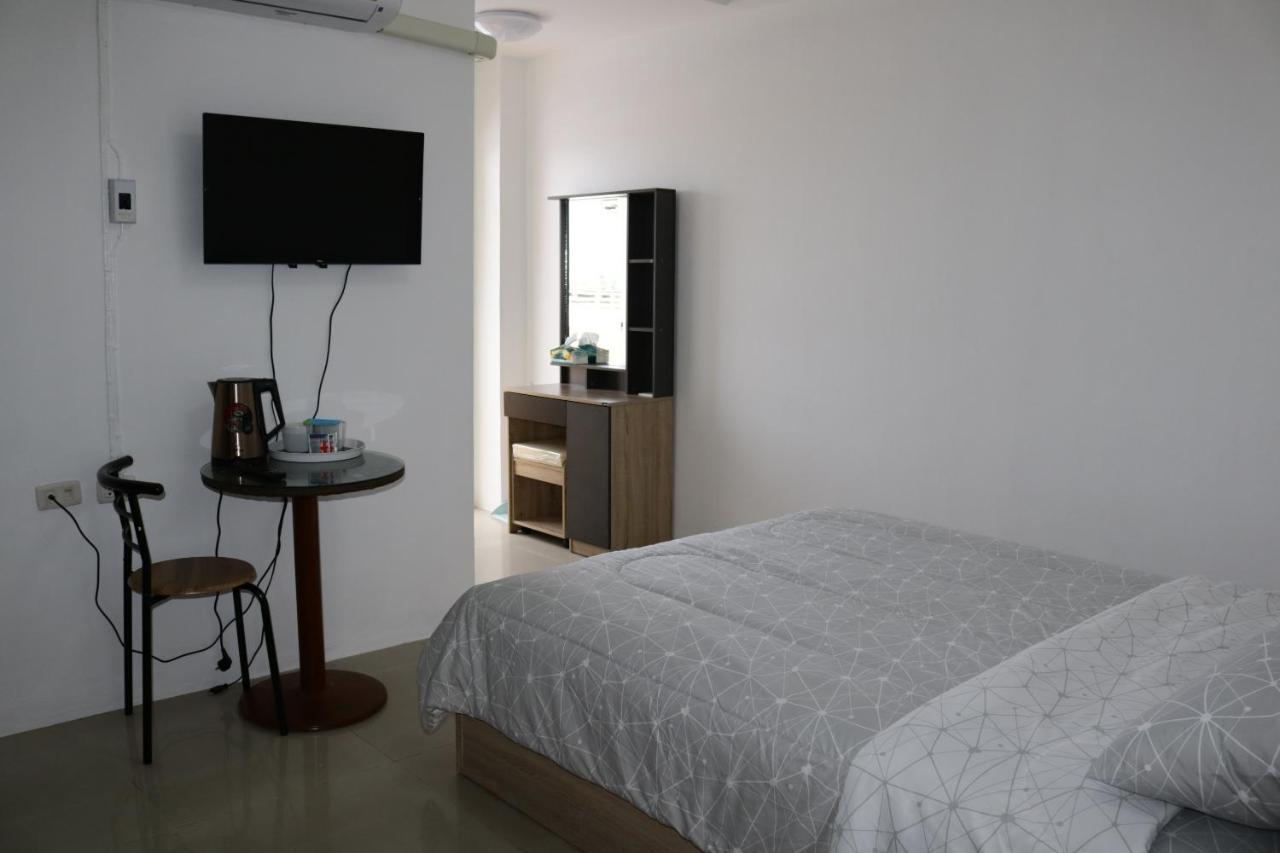 Cafe Nana Hotel Nong Prue Buitenkant foto